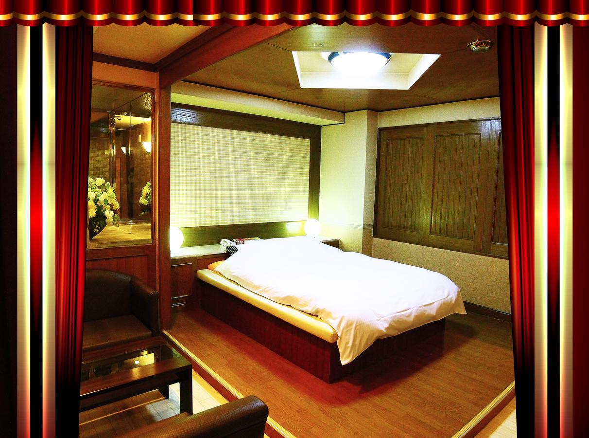 Kyoto Hotel Crown (Adults Only) Экстерьер фото