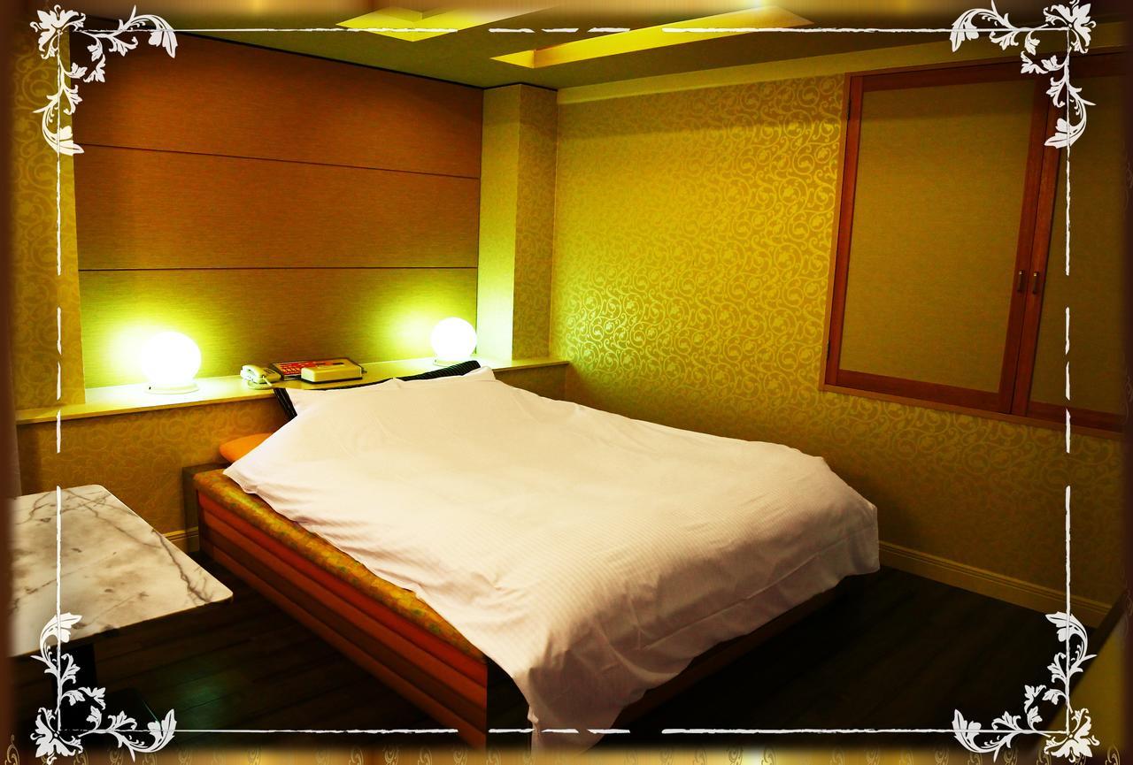 Kyoto Hotel Crown (Adults Only) Экстерьер фото